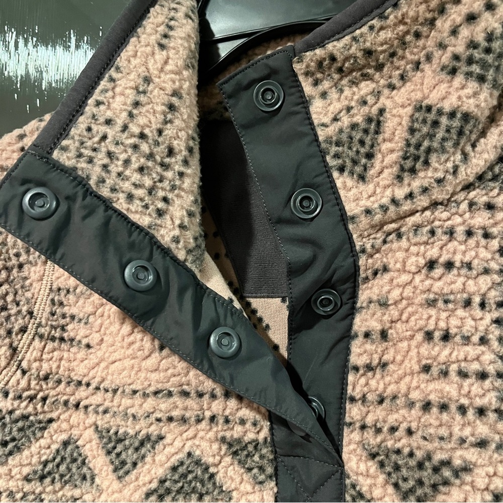 Carhartt Women's Pink and Black Zip Up Jacket - Picture 5 of 11